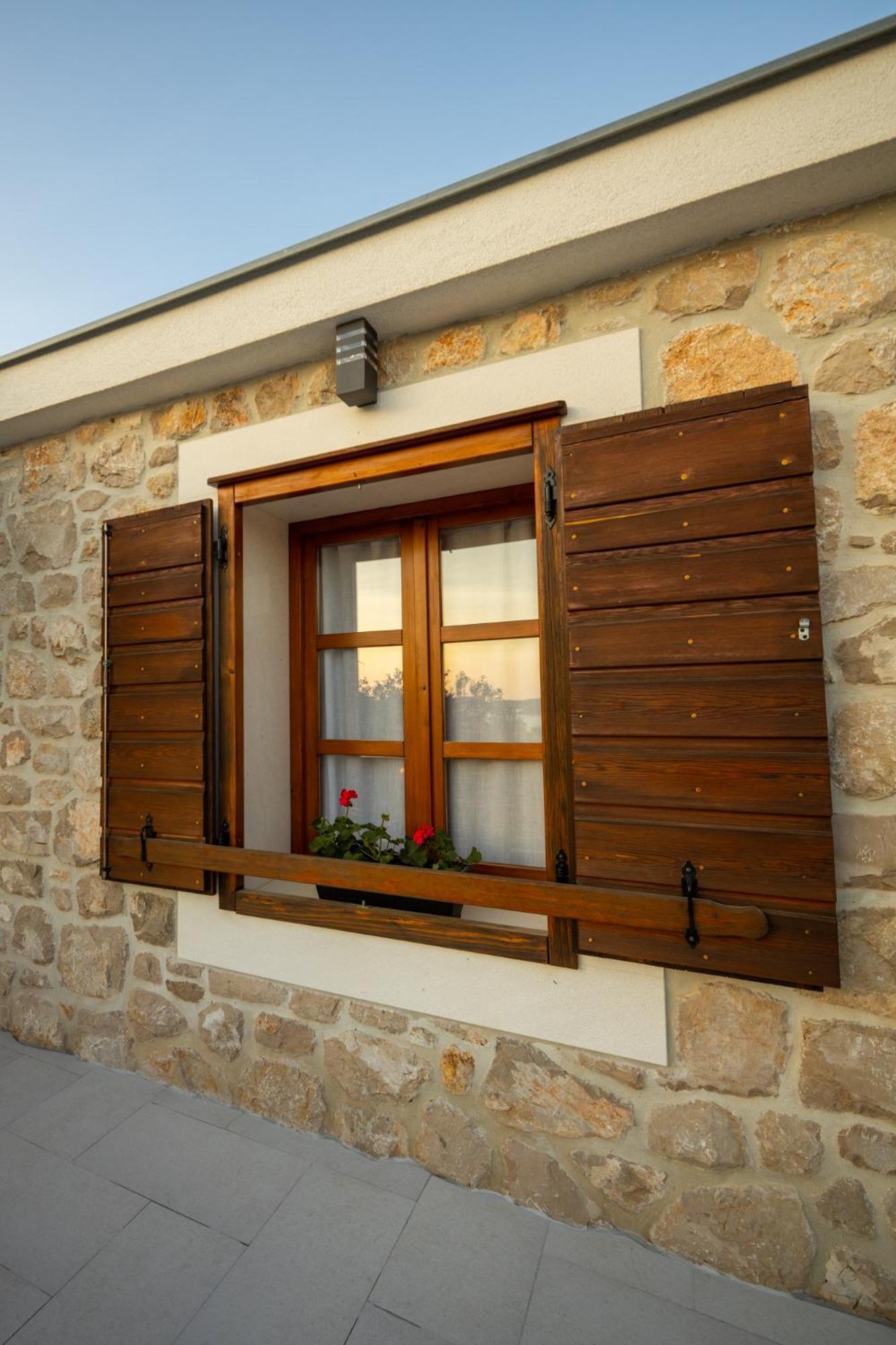 Holiday Home Svemir Drage Kültér fotó