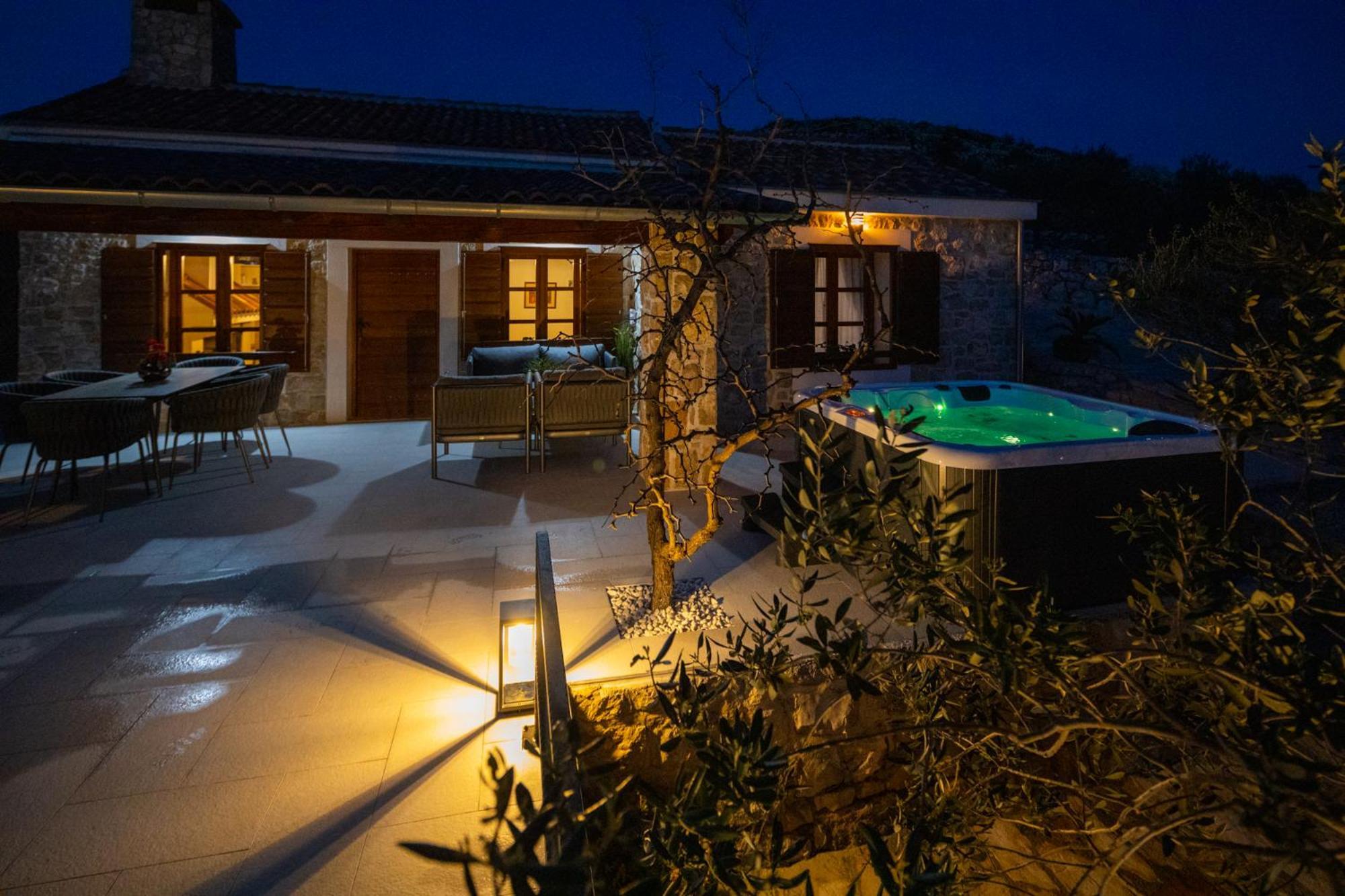 Holiday Home Svemir Drage Kültér fotó
